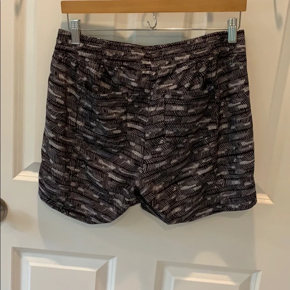 Black and White North Face Shorts - Picture 5 of 8